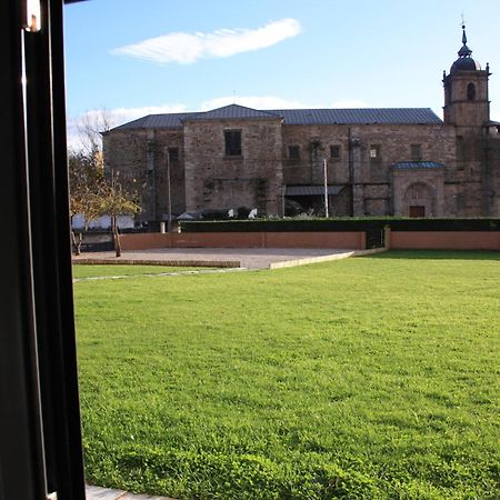 Alojamiento Ubaldo Nieto Carracedo del Monasterio Bagian luar foto