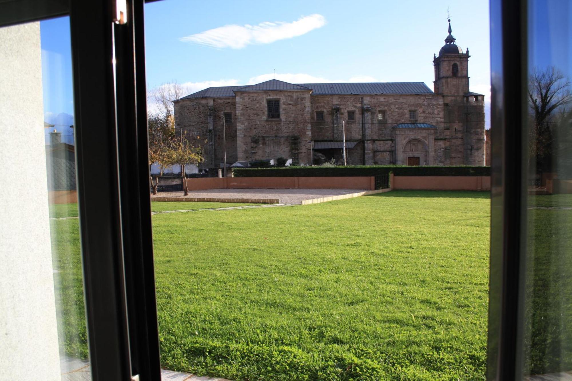Alojamiento Ubaldo Nieto Carracedo del Monasterio Bagian luar foto
